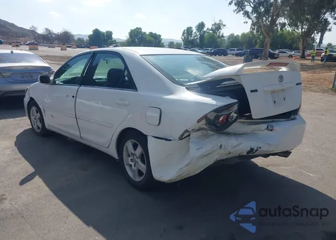 2005 Toyota Camry Se z USA, uszkodzony, nr VIN 4T1BE32K55U562191